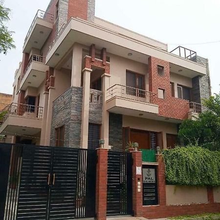 J P Residency Hotel เกรทเตอร์นอยดา ภายนอก รูปภาพ
