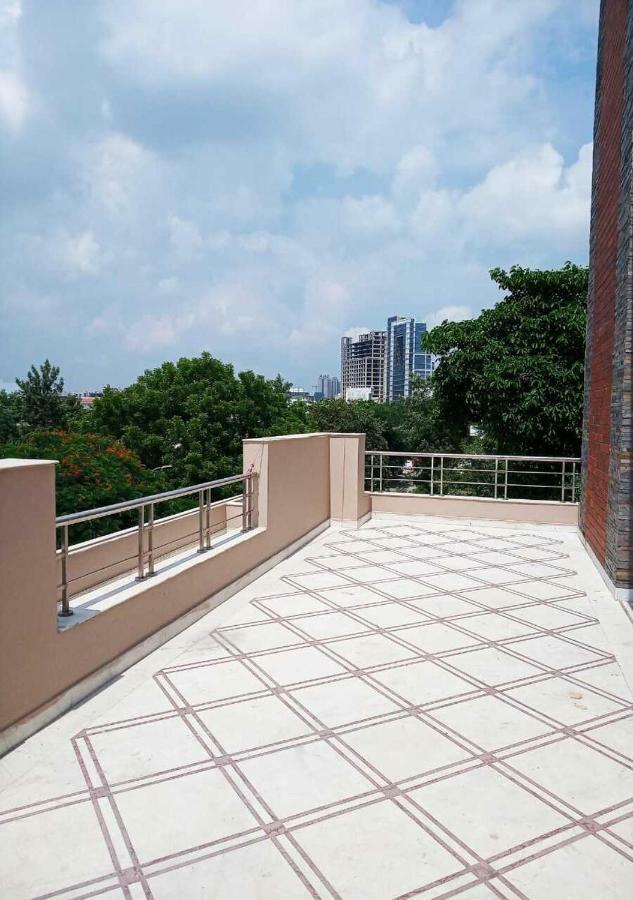 J P Residency Hotel เกรทเตอร์นอยดา ภายนอก รูปภาพ