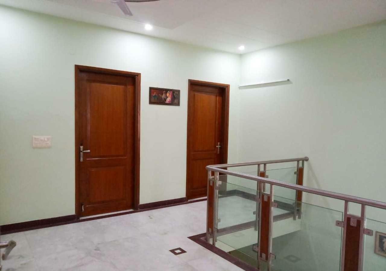 J P Residency Hotel เกรทเตอร์นอยดา ภายนอก รูปภาพ