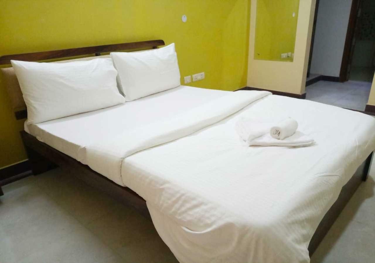 J P Residency Hotel เกรทเตอร์นอยดา ภายนอก รูปภาพ