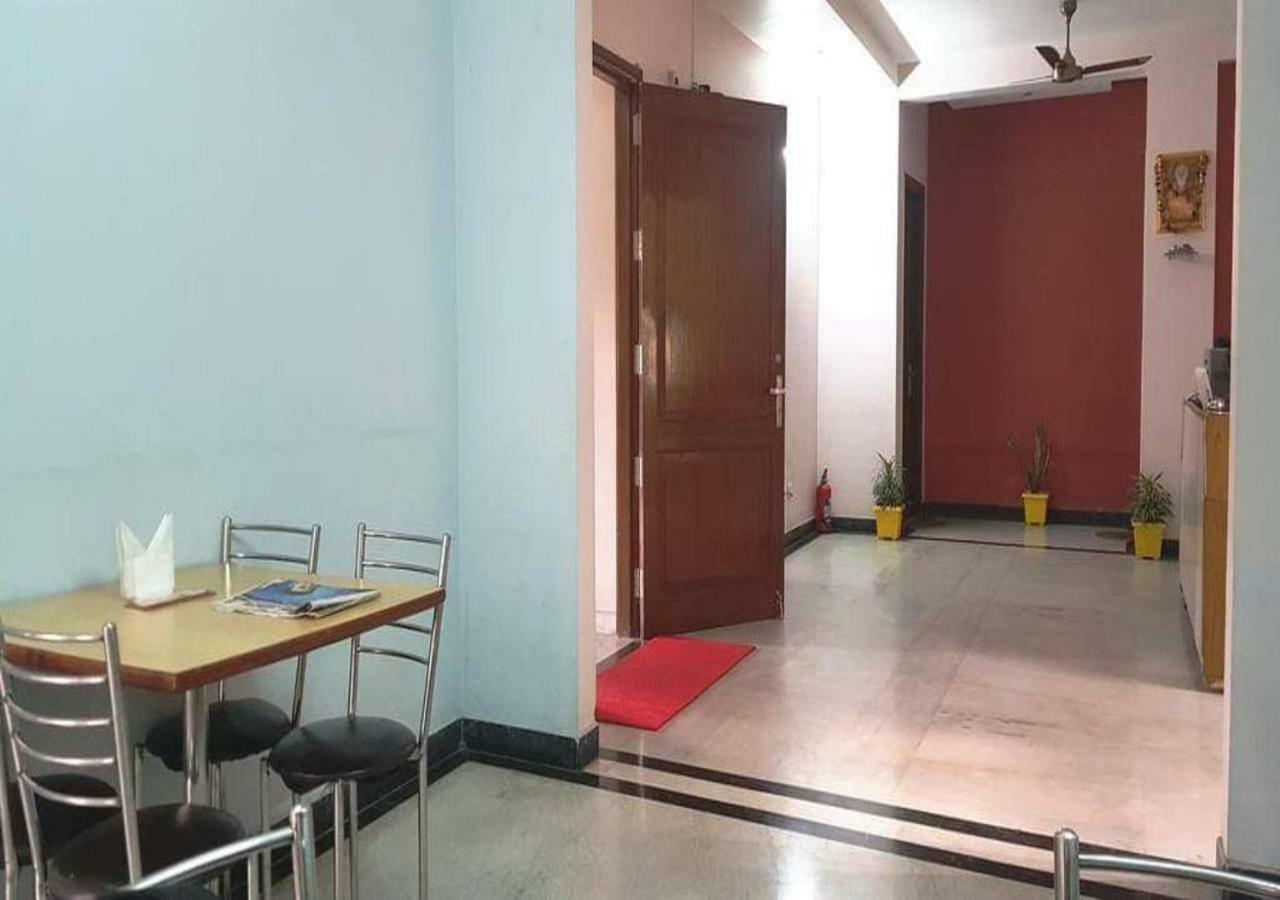 J P Residency Hotel เกรทเตอร์นอยดา ภายนอก รูปภาพ