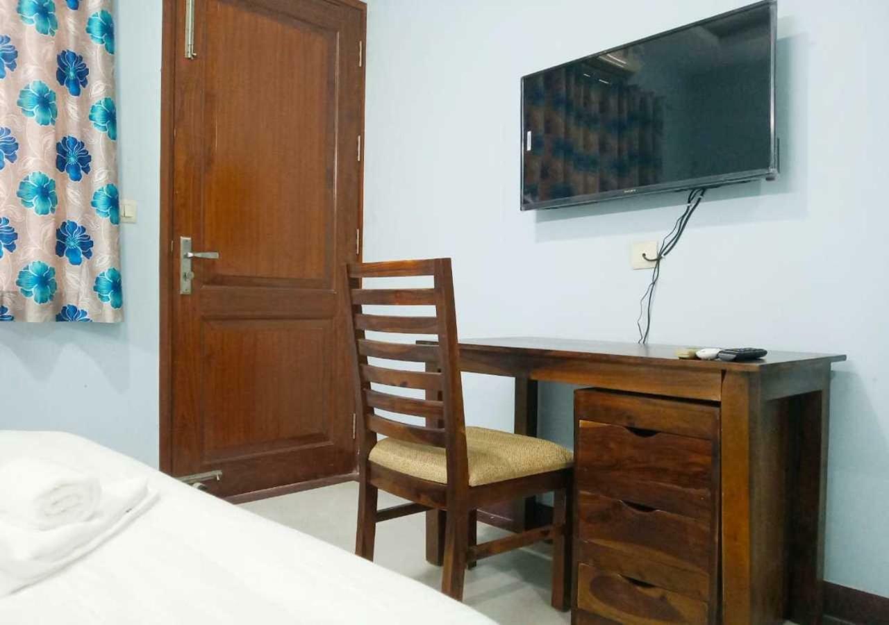 J P Residency Hotel เกรทเตอร์นอยดา ภายนอก รูปภาพ