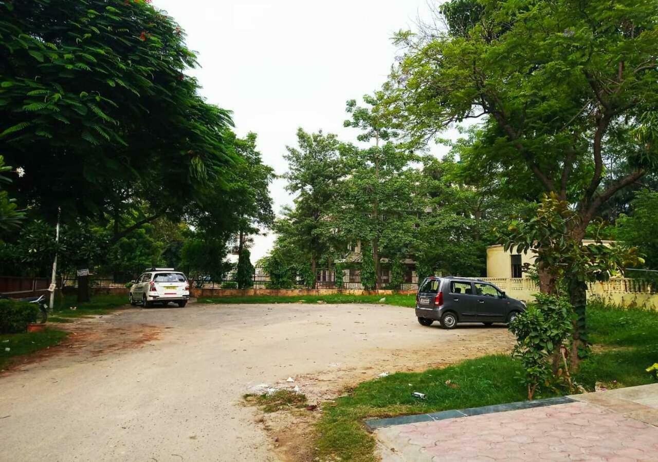 J P Residency Hotel เกรทเตอร์นอยดา ภายนอก รูปภาพ