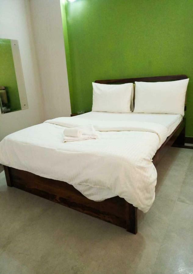 J P Residency Hotel เกรทเตอร์นอยดา ภายนอก รูปภาพ